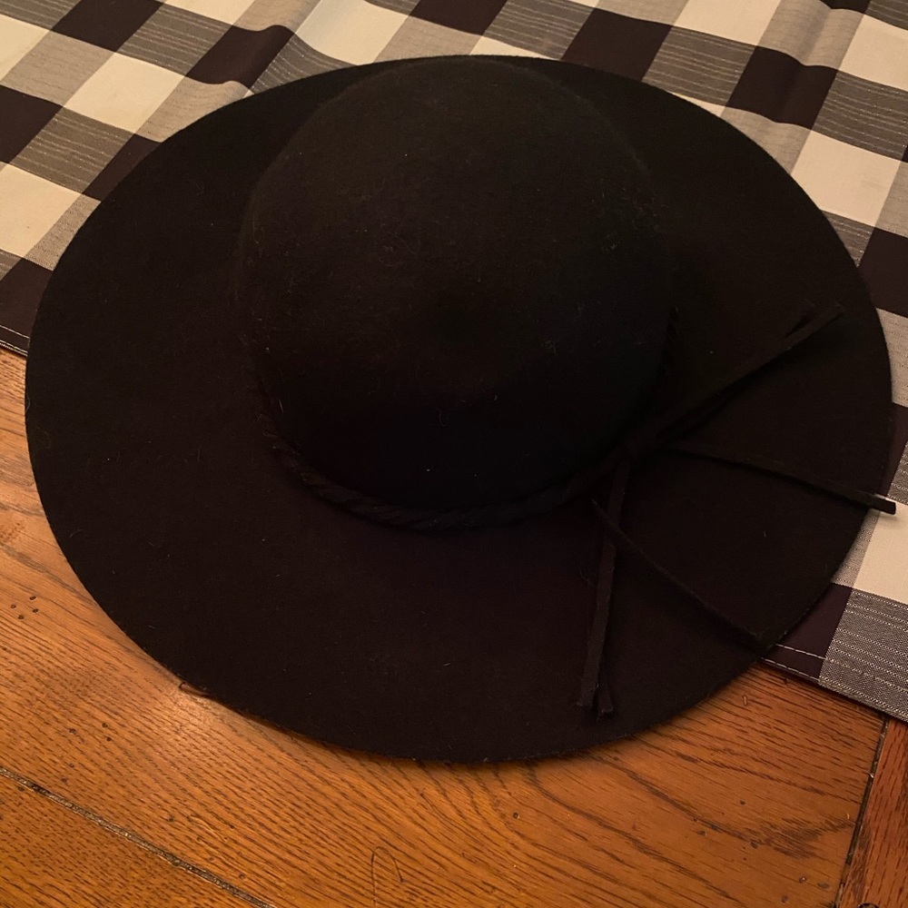 Floppy hat